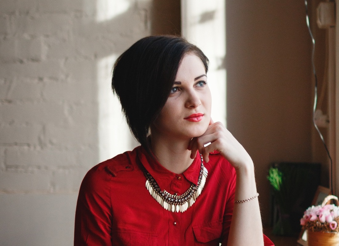 woman-thinking-red-dress1100x800